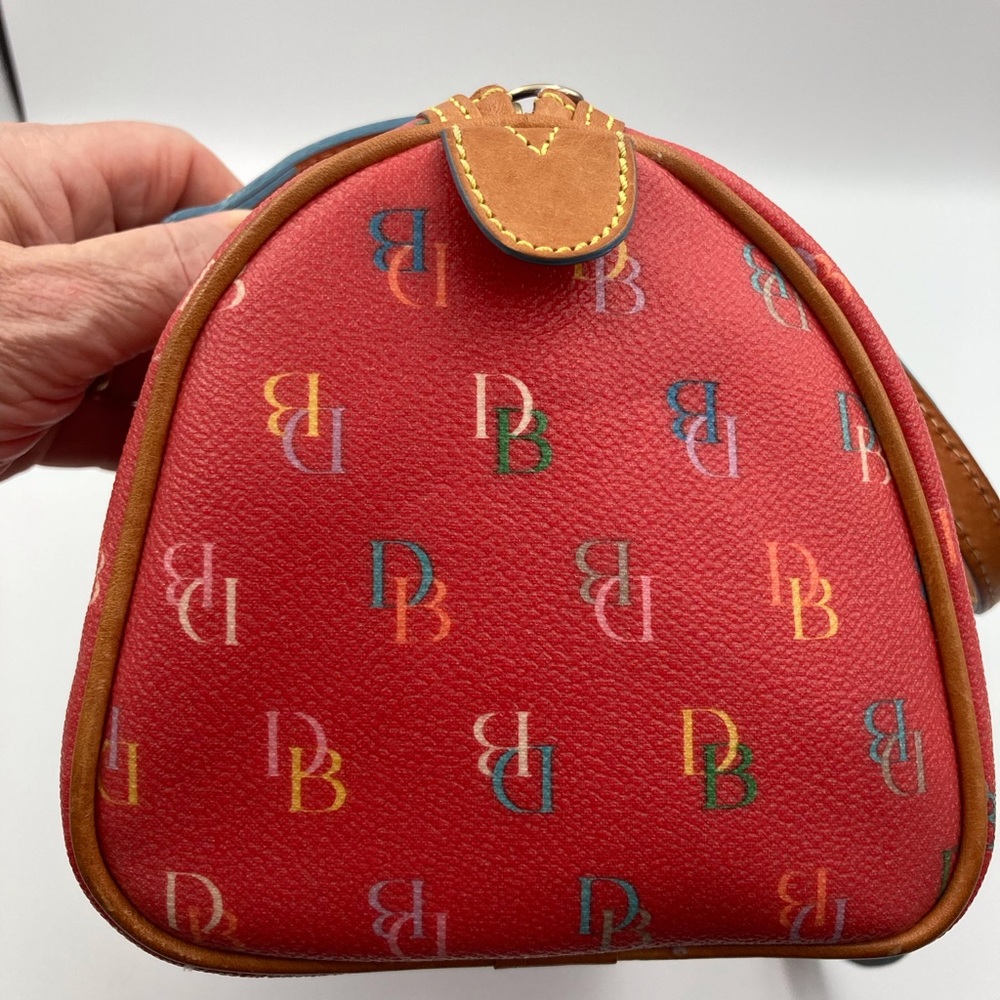 Stylish Dooney & Bourke pink monogram barrel, shoulder/satchel rainbow bag - Picture 5 of 15